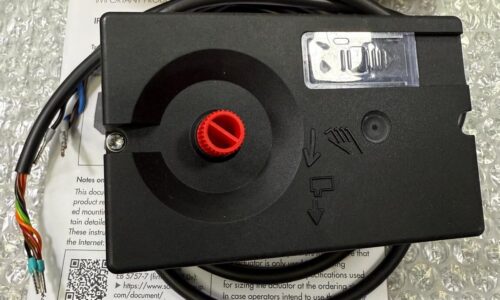 Samson 5757-7 electric actuator with integrated process controller 230 V for HVAC valve control
